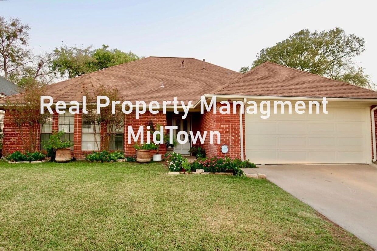 Primary Photo - Charming Home Centrally Located in the DFW