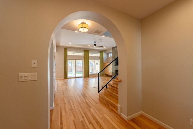Foto del edificio - Stunning 3 bed - 3 bath home in Enfield Di...