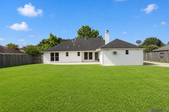 Building Photo - 13523 Willowridge Ave