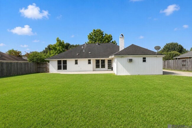 Foto del edificio - 13523 Willowridge Ave