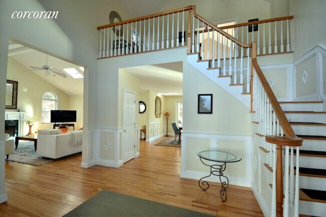 Building Photo - 286 Montauk Hwy
