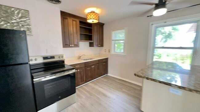 Building Photo - 332 Buena Vista Dr S