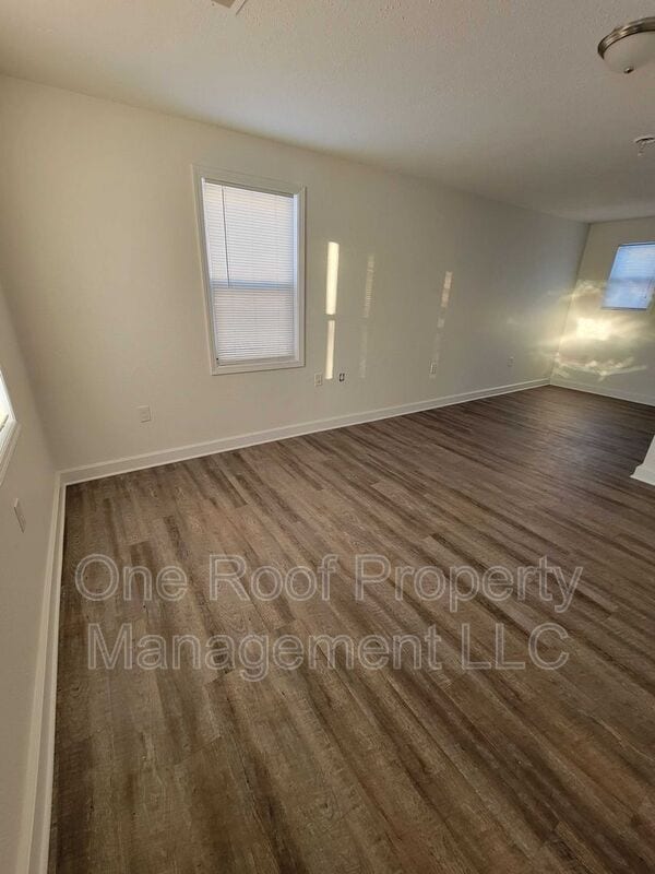 Building Photo - 2633 S 49th St