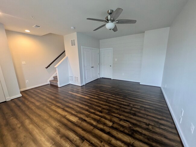 Building Photo - 1121 Lawler Dr