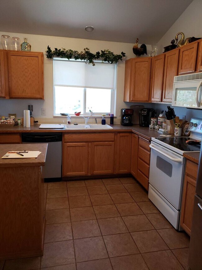 Foto del edificio - Lovely and spacious 5 bedroom 3 bath Post ...