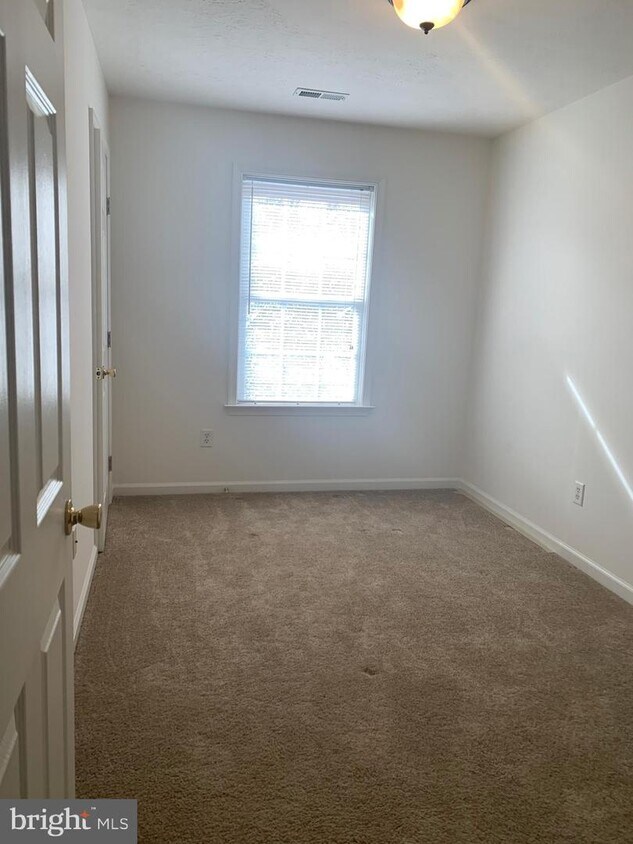 Primary Photo - 21 Toms Brook Dr