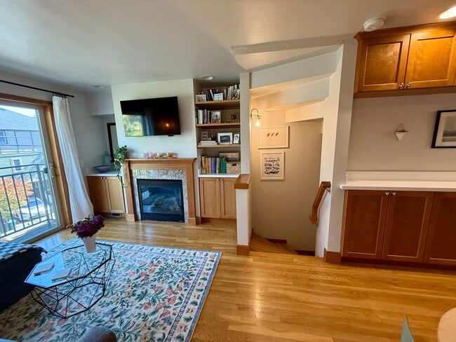 Building Photo - West Seattle Townhome