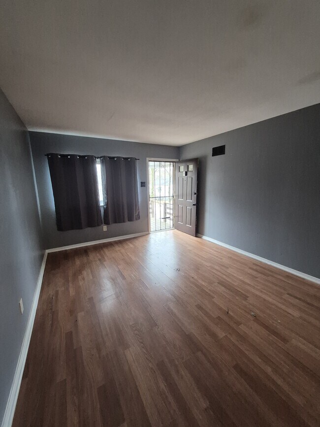 Foto del edificio - 9611 Winkler Dr