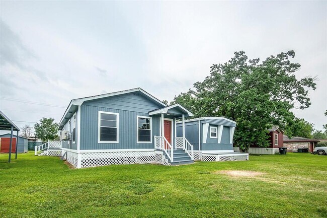 Building Photo - 917 Dyche Ln