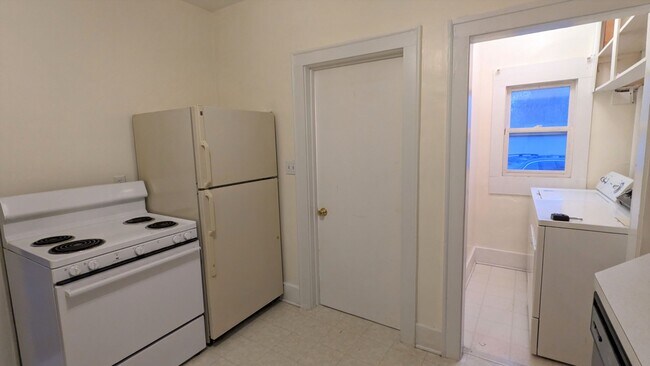 Foto del edificio - 717 Young Ave