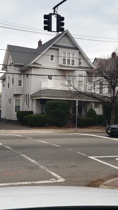 Foto principal - 733-735 Boulevard E