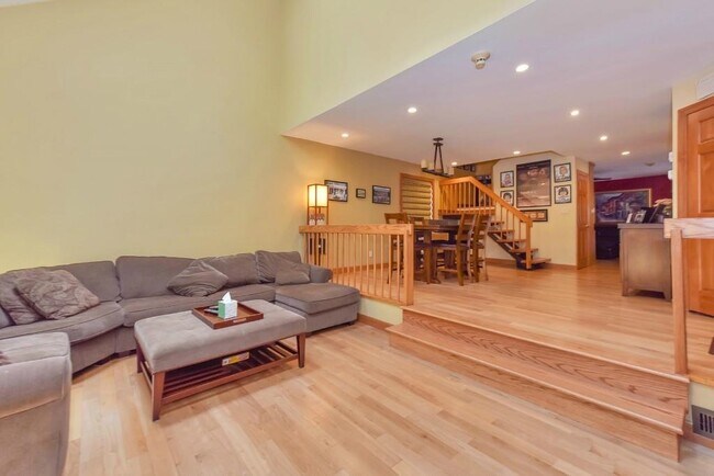 Building Photo - 600 Sanderling Ct