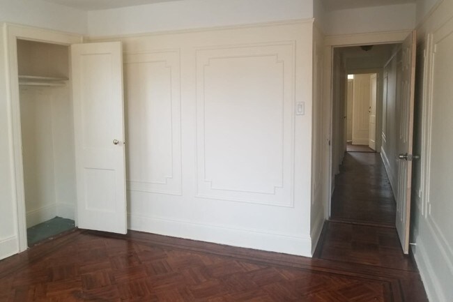 Foto del edificio - 1498 E 49th St