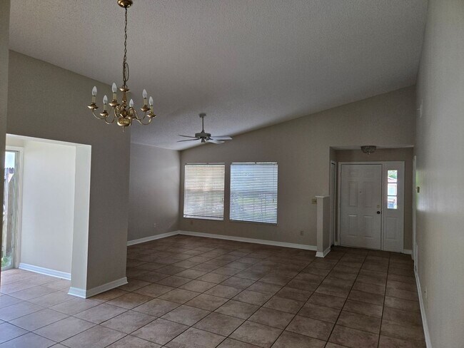 Building Photo - Charming 3-Bedroom, 2-Bath Home in the Hea...
