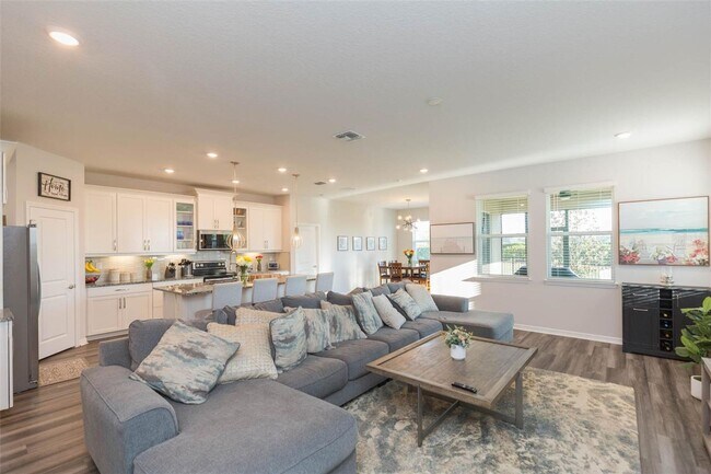 Building Photo - Semi-Furnished -