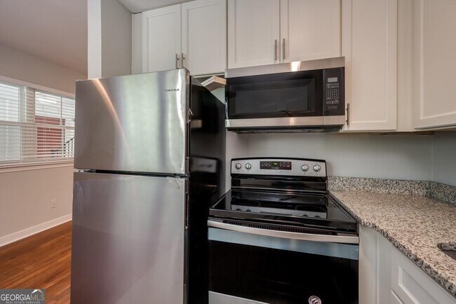 Foto del edificio - 880 St Charles Ave NE