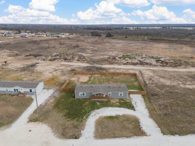 Building Photo - Spacious Country Living In Gholson