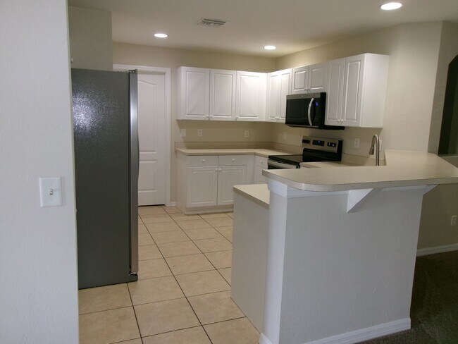 Building Photo - Available Nowl! Nice 3/2/2 Across From Jim Jeffers Park and Oasis North School