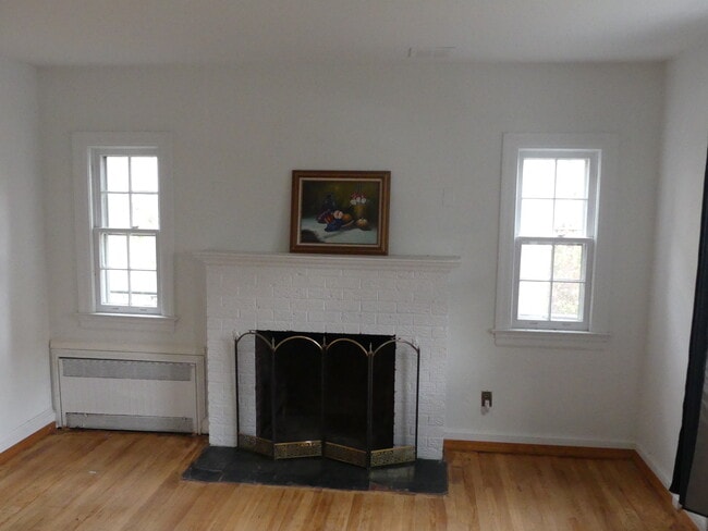 Living Room - 866 N Abingdon St
