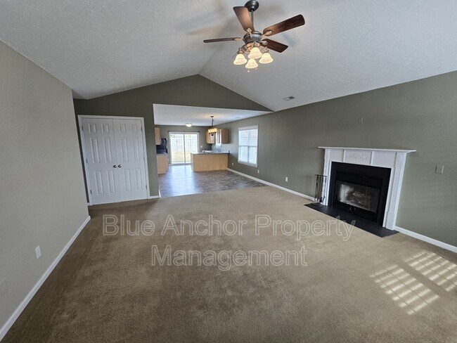 Building Photo - 333 Rose Bud Ln