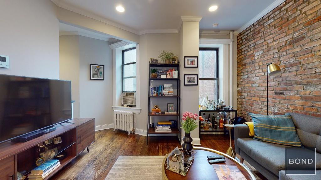 Primary Photo - 432 E 13th St