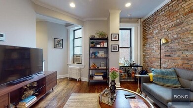 Building Photo - 432 E 13th St