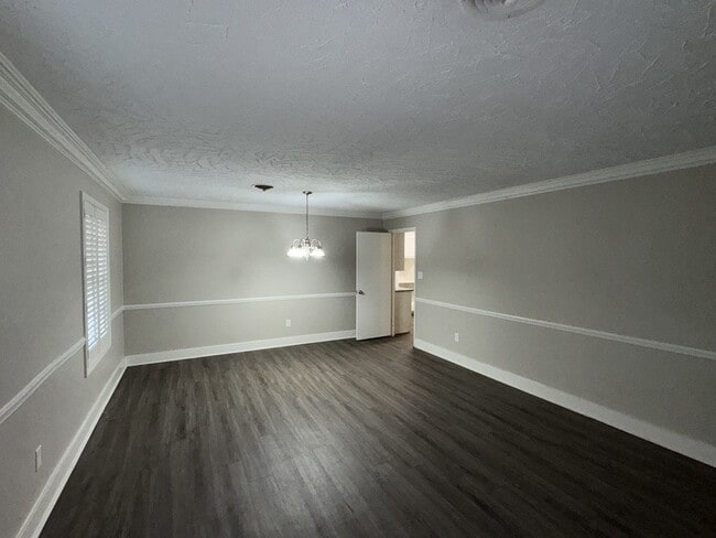 Foto del edificio - 827 Briarwood Dr