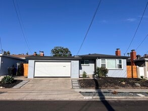 Building Photo - 4147 Cosmo St