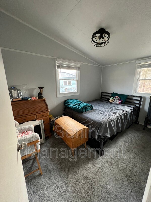 Building Photo - 1431 Appleford St