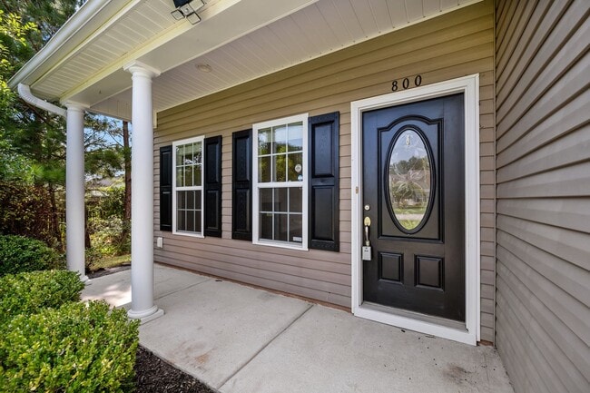 Building Photo - Welcome to Savannah Drive!