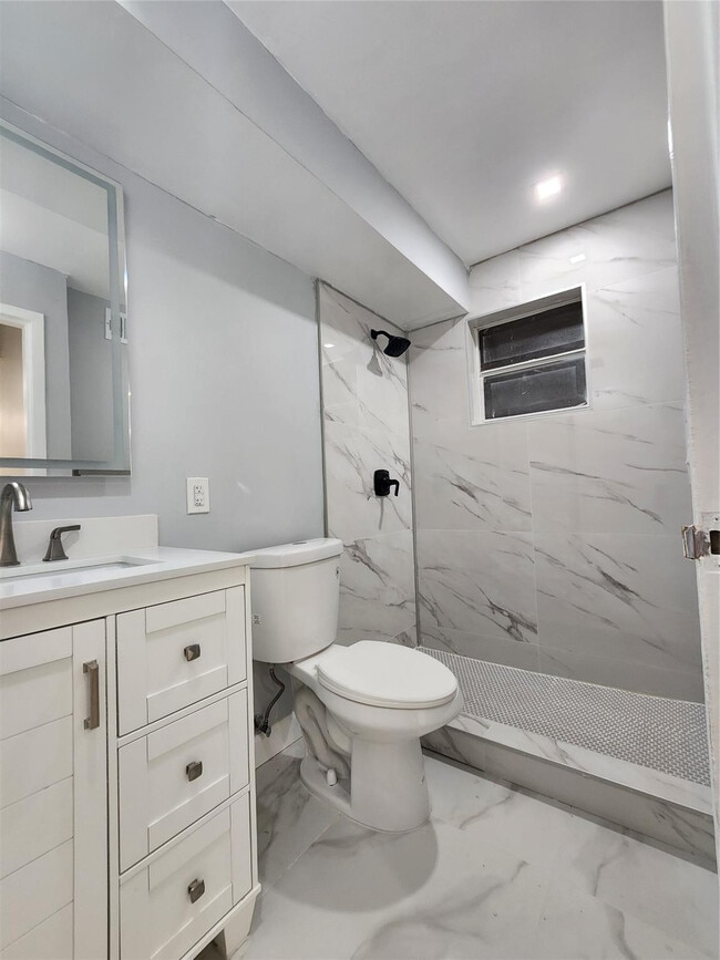 Foto del edificio - 485 N Pine Island Rd