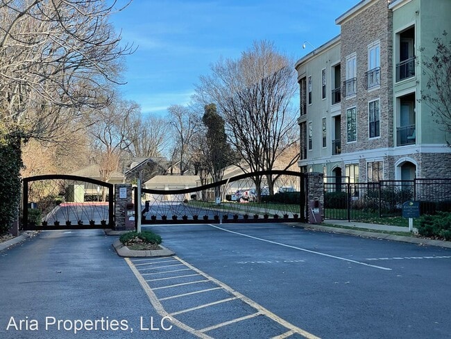 Building Photo - 2 br, 2 bath House - 2600 Hillsboro Rd #231