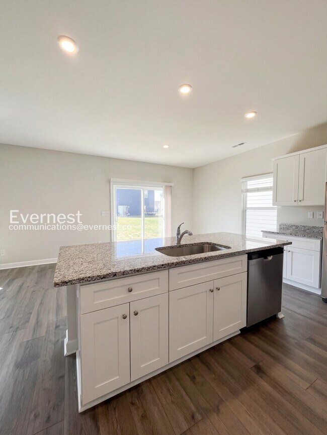 Foto del edificio - 2344 Valverde Wy