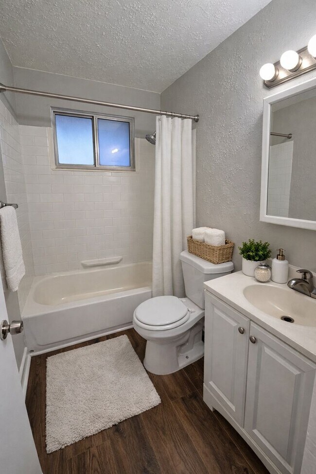 Foto del edificio - 10682 E Holly Rd