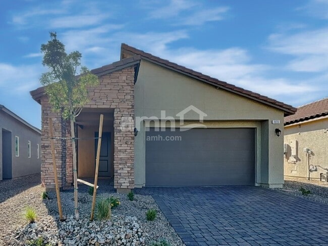Building Photo - 870 English Primrose St