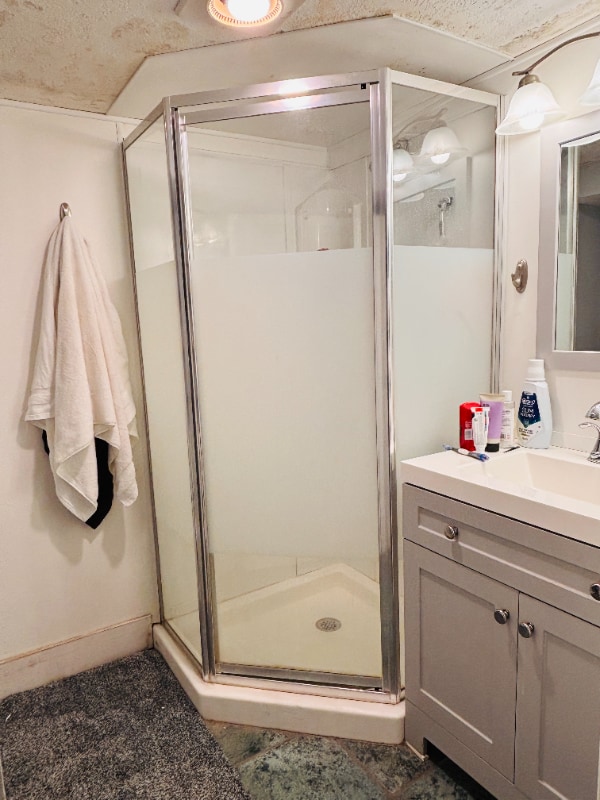 Building Photo - 1368 Davis Ave