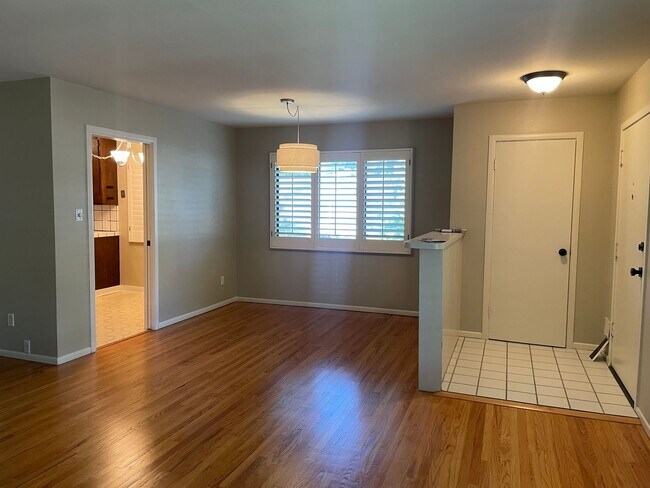 Foto del edificio - 3 Bed/1 Bath Single Family Home in East Sacramento