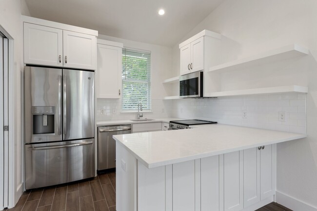 Building Photo - BRAND NEW: Rosedale 2 BR / 1 BA Garage Apt...