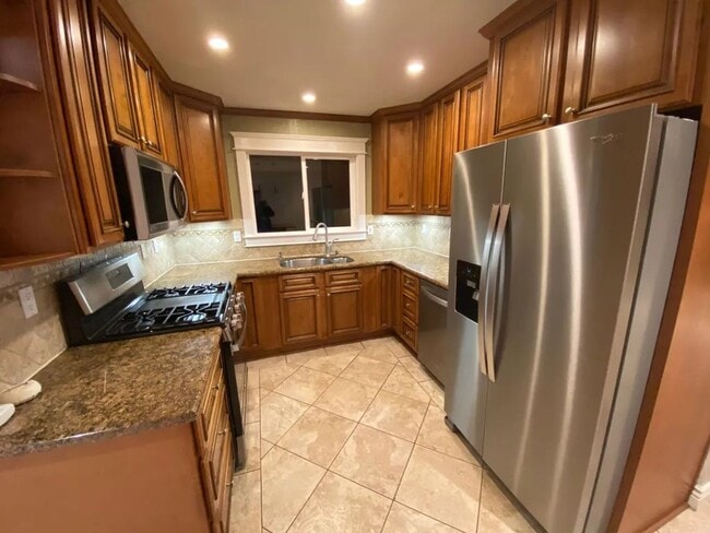 Building Photo - Charming 3-Bedroom Home in a Family Friend...