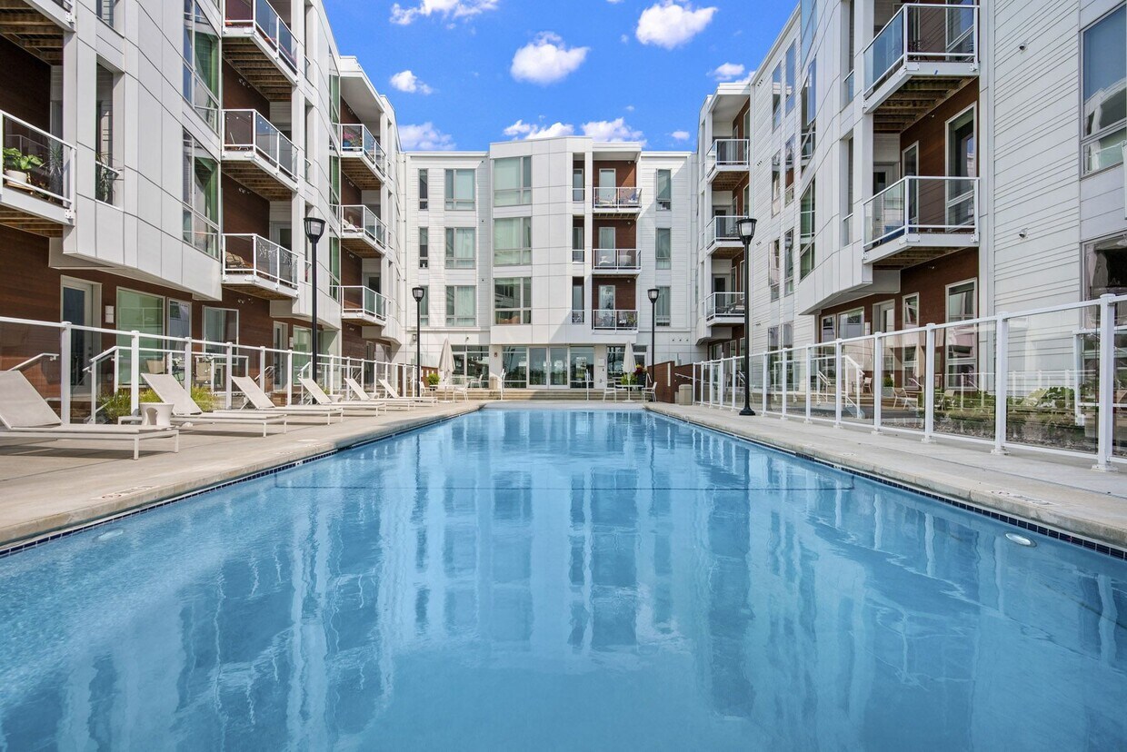 Foto principal - Emerald Row Apartments