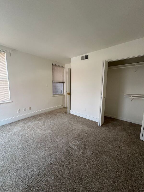 Building Photo - 717-721 St Paul St