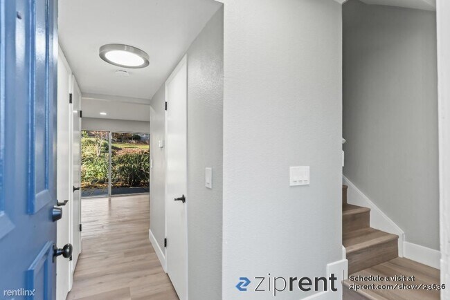 Building Photo - 3 br, 2.5 bath Townhome - 1804 Holland Dr,...