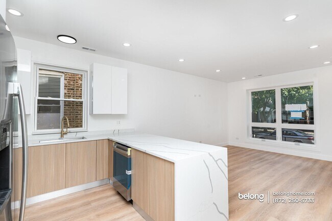 Foto del edificio - 2132 S Fairfield Ave