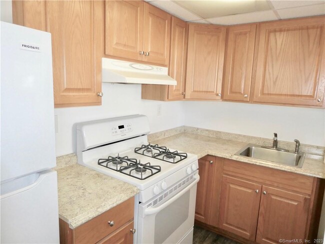 Building Photo - 386 Evers St