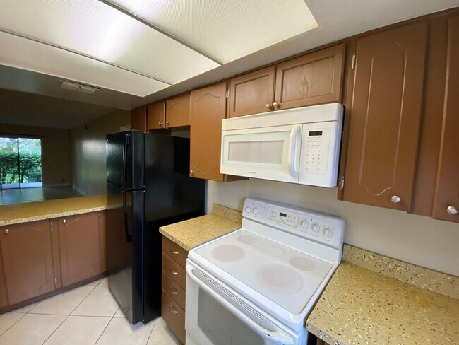 Building Photo - MOVE IN SPECIAL! 2 Bedroom, 2 Bath Apartme...