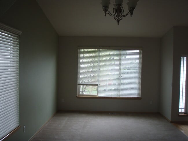 Foto del edificio - Beautiful 4 Bedroom Hillsboro Home