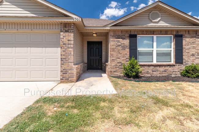 Building Photo - 1301 Travertine Pl