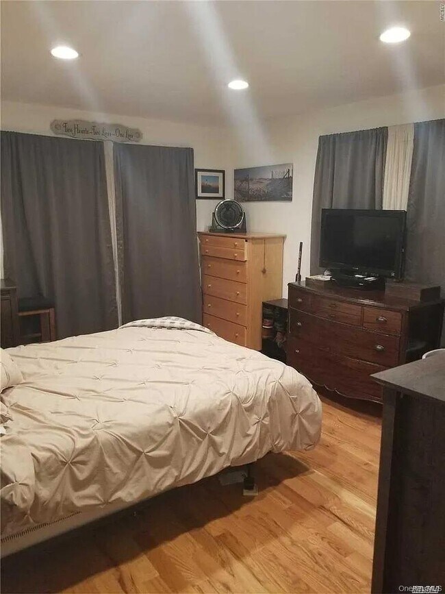 Foto del edificio - 533 E Market St