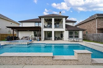 Building Photo - 4627 Miramar Dr