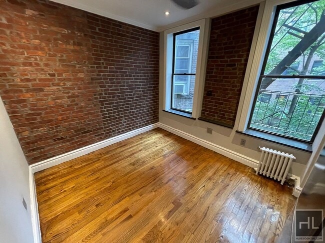 Building Photo - MOTT ST.
